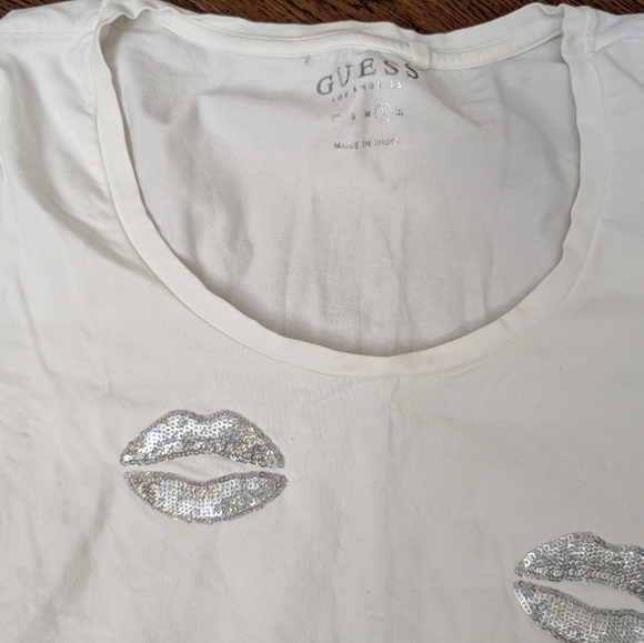 EUC GUESS Los Angeles Women’s S/S Lips T-Shirt Sz L White W/ Silver Sequins Y2K - Picture 6 of 7